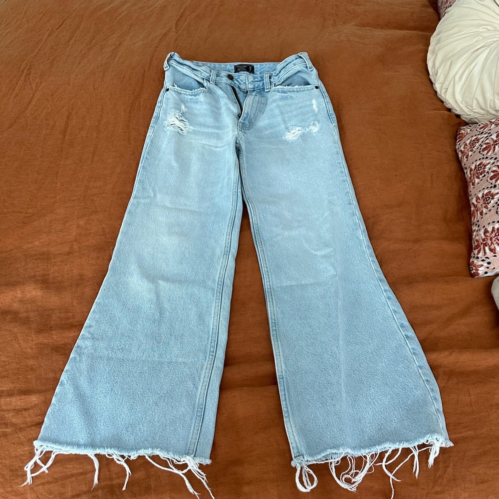 Abercrombie & Fitch wide leg distress ankle length jeans.